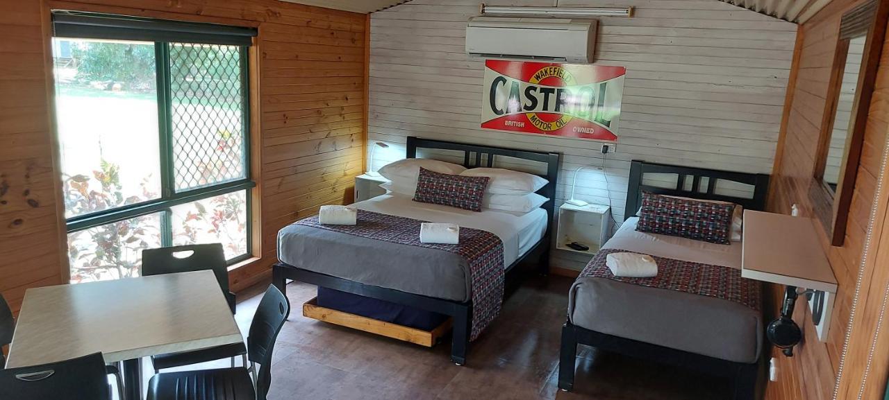 Litchfield Tourist Park Hotel Batchelor Buitenkant foto
