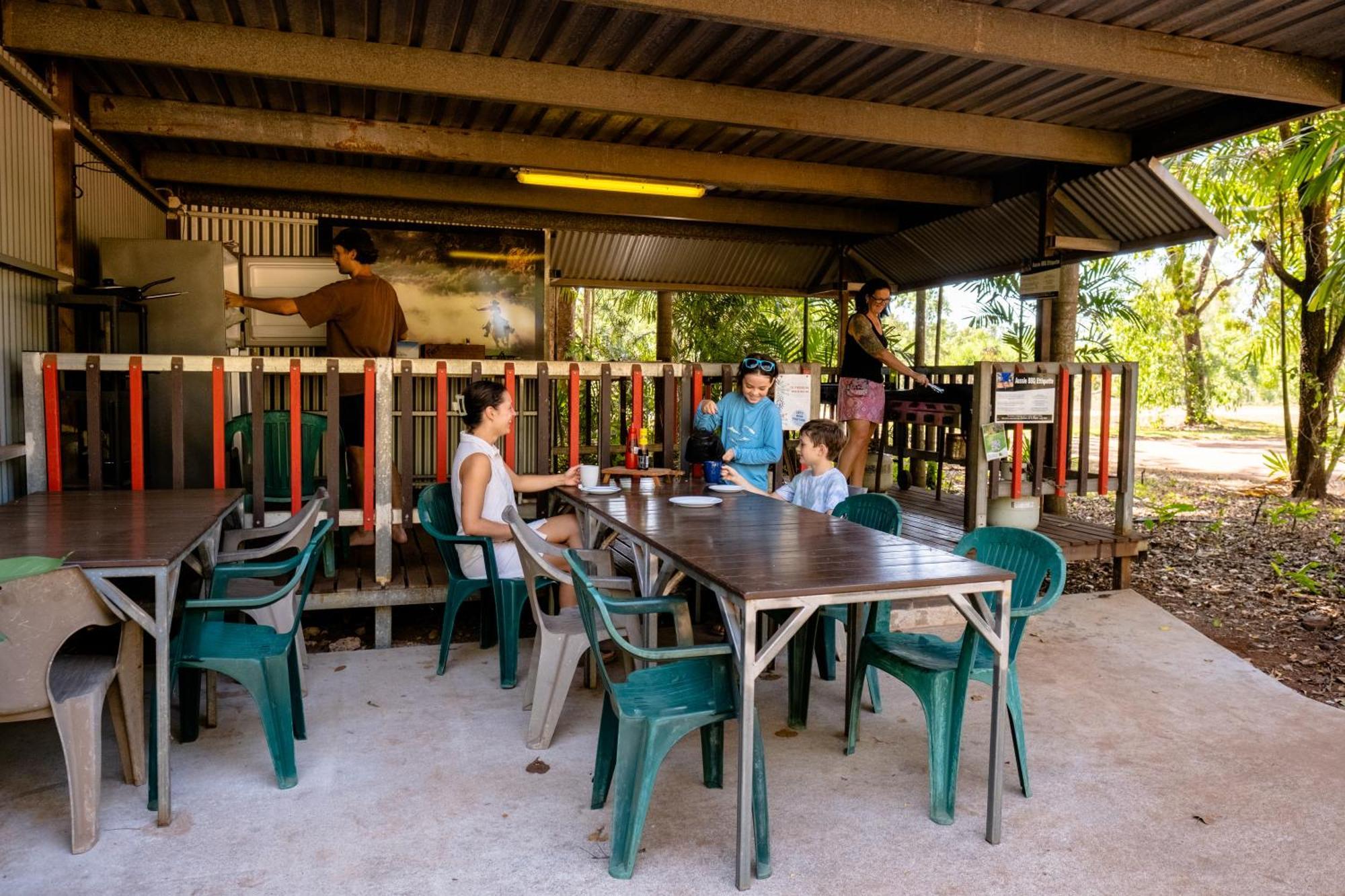 Litchfield Tourist Park Hotel Batchelor Buitenkant foto